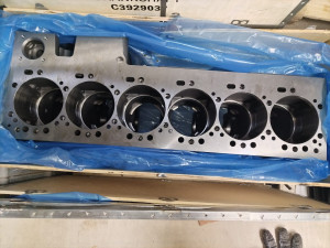 Блок цилиндров 6CT V8.3 DCEC один термостат 4947363 3939313 5260561 4993493 5289666 3965948